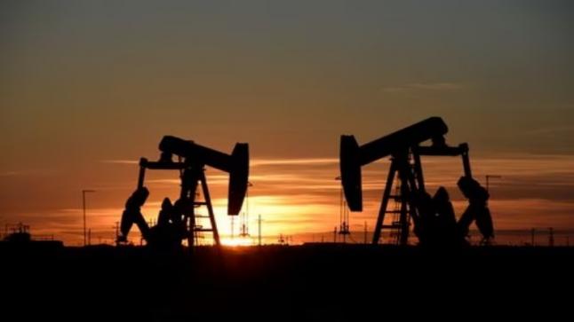 Le pétrole se dirige vers un troisième gain hebdomadaire après les réductions brutales de l’OPEP