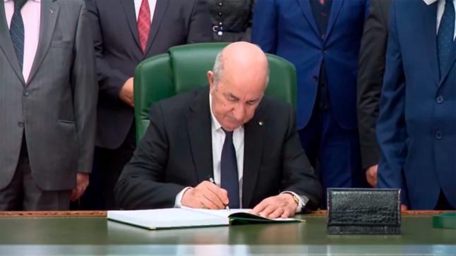 Le Président de la République signe la loi de finances 2022